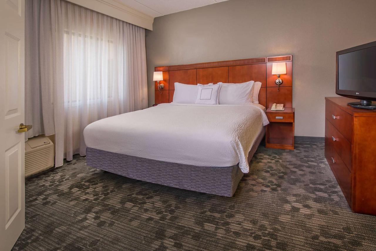 One Bedroom Suite King at Sonesta Select Charlotte University Research Park