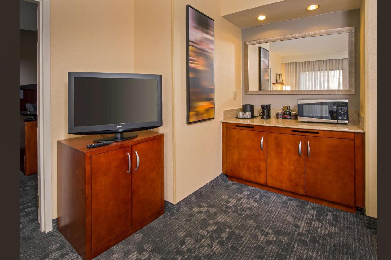 One Bedroom Suite King at Sonesta Select Charlotte University Research Park