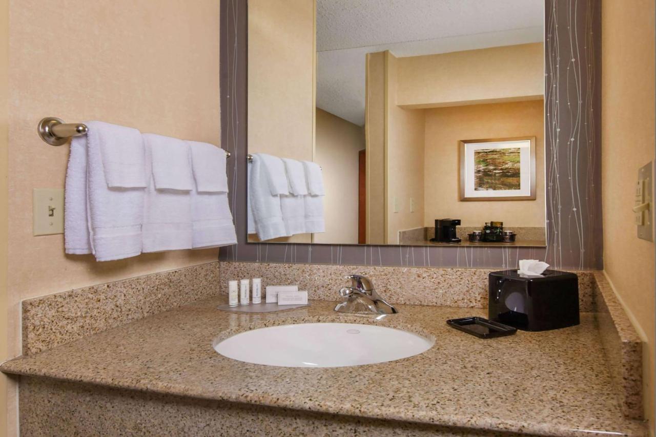 Guestroom Two Queens with Roll-In Shower - Mobility/Hearing Accessible at Sonesta Select Charlotte University Research Park