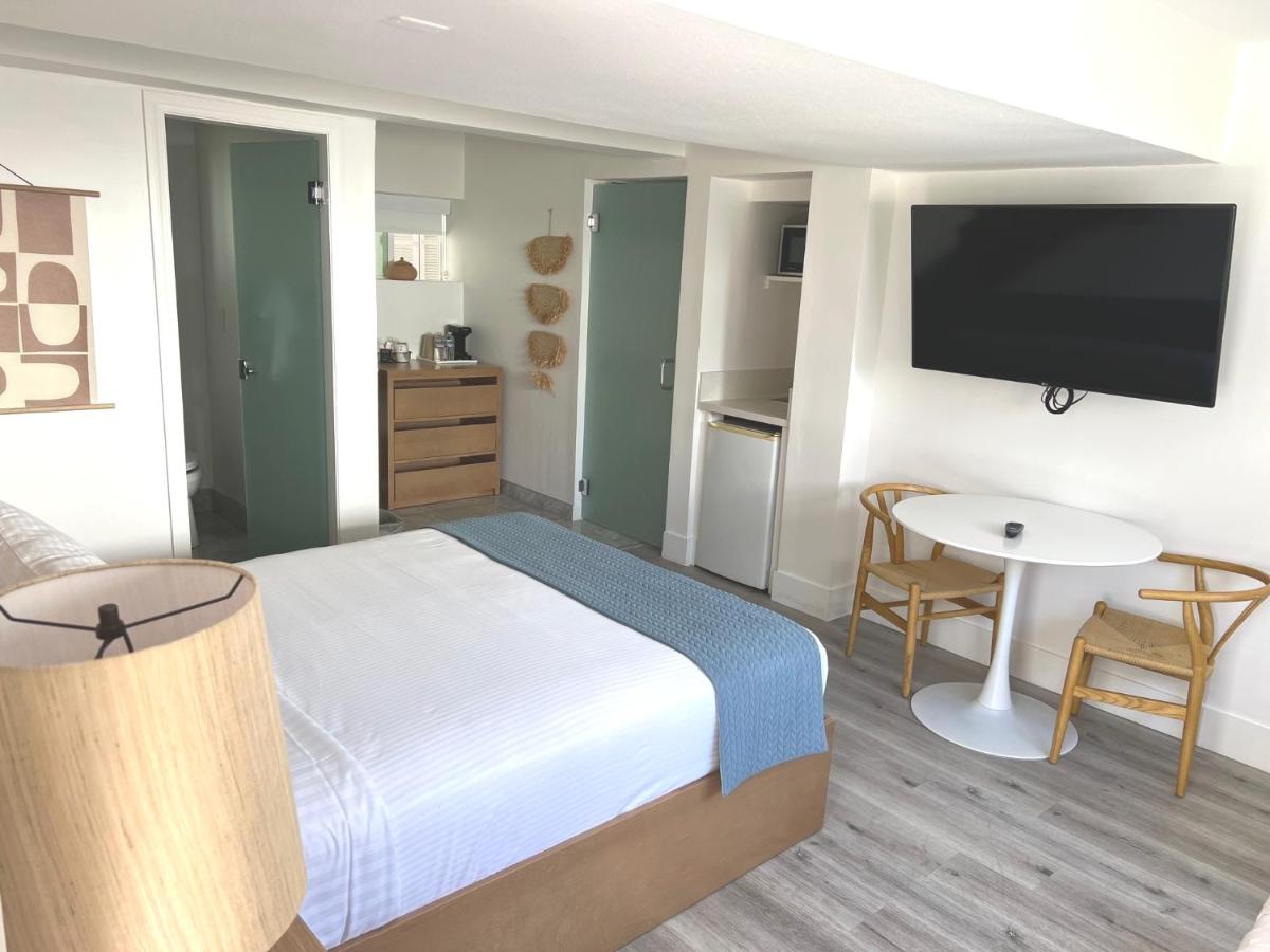 Standard Queen Room at Capri Laguna on the Beach