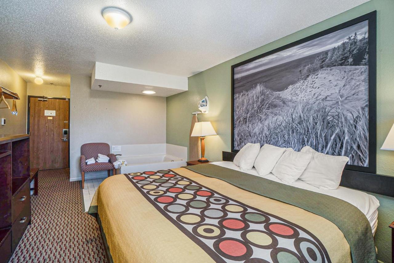 Deluxe King Room - Non-Smoking at Super 8 by Wyndham Mt. Pleasant