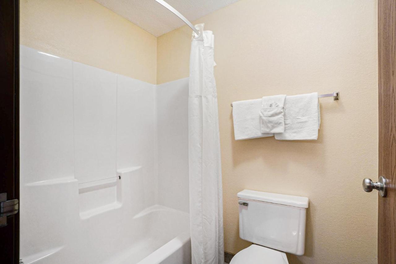 Deluxe King Room - Non-Smoking at Super 8 by Wyndham Mt. Pleasant