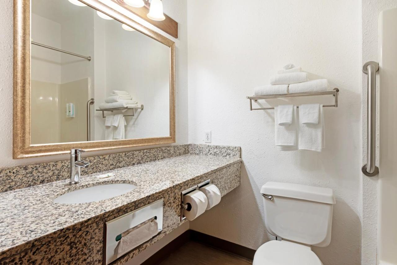King Room - Non Smoking at Quality Inn Bemidji