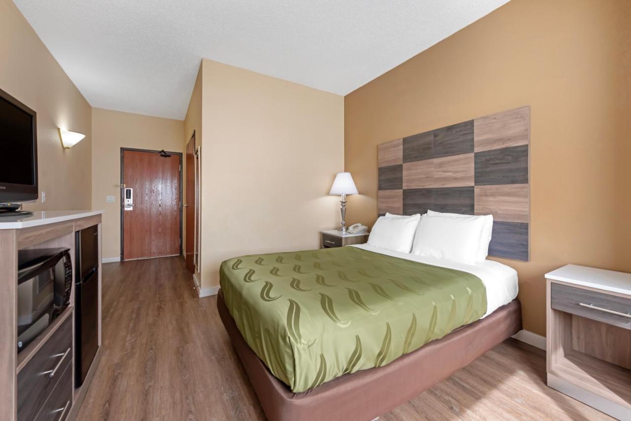 Queen Room - Disability Access/Non-Smoking at Quality Inn Bemidji