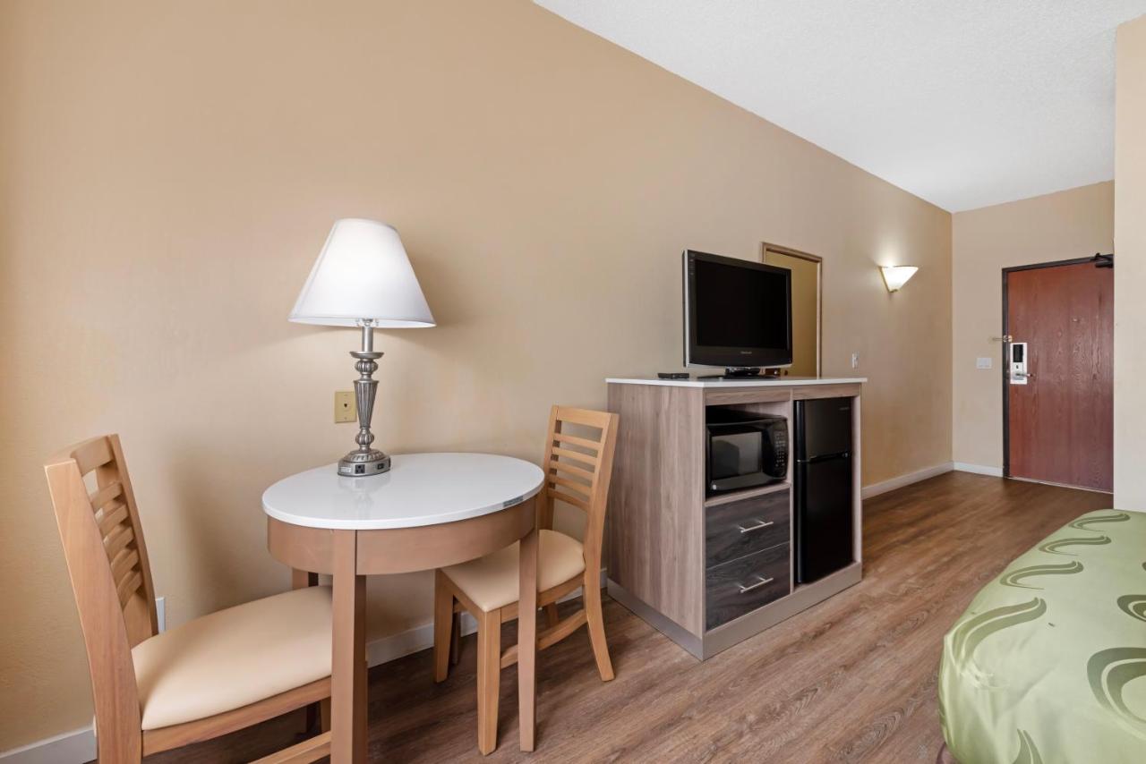 Queen Room - Disability Access/Non-Smoking at Quality Inn Bemidji