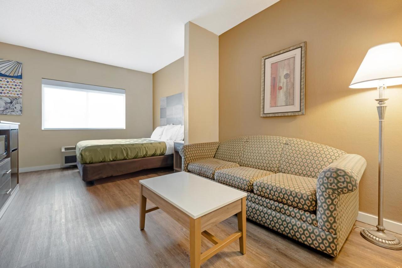 Queen Room - Non-Smoking at Quality Inn Bemidji