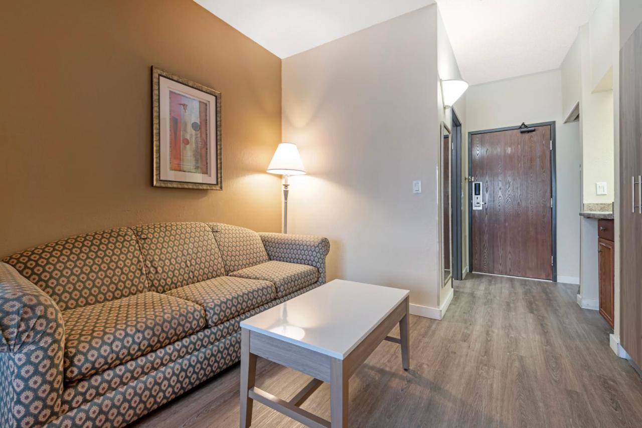 Queen Room - Non-Smoking at Quality Inn Bemidji