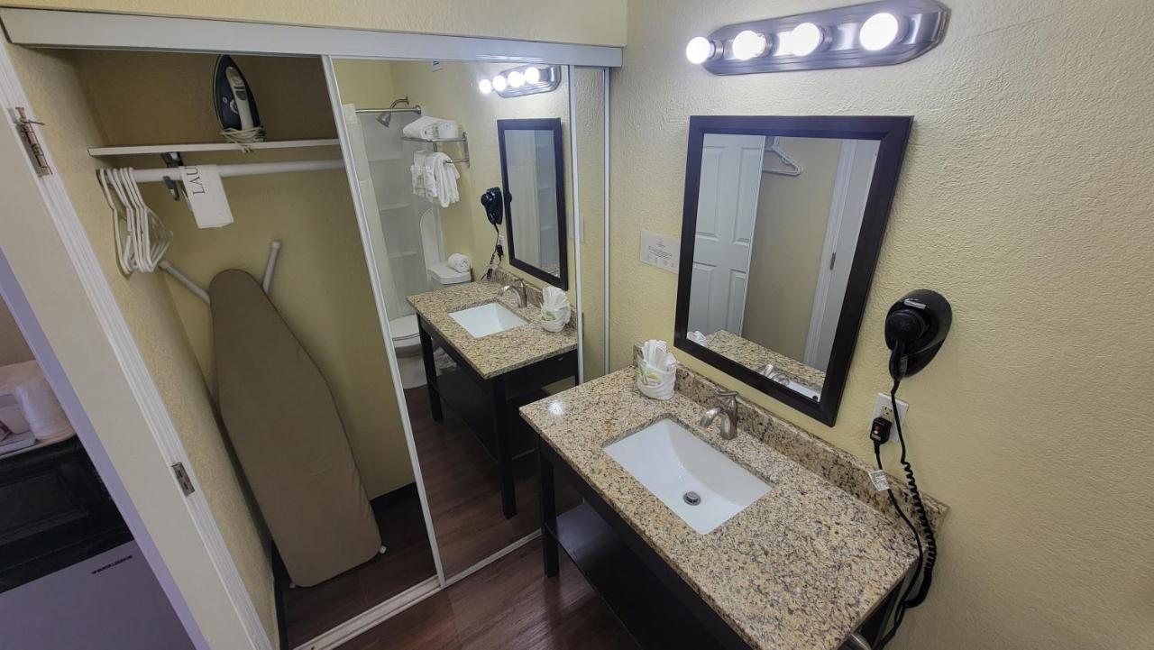 | Clearwater Beach Hotel