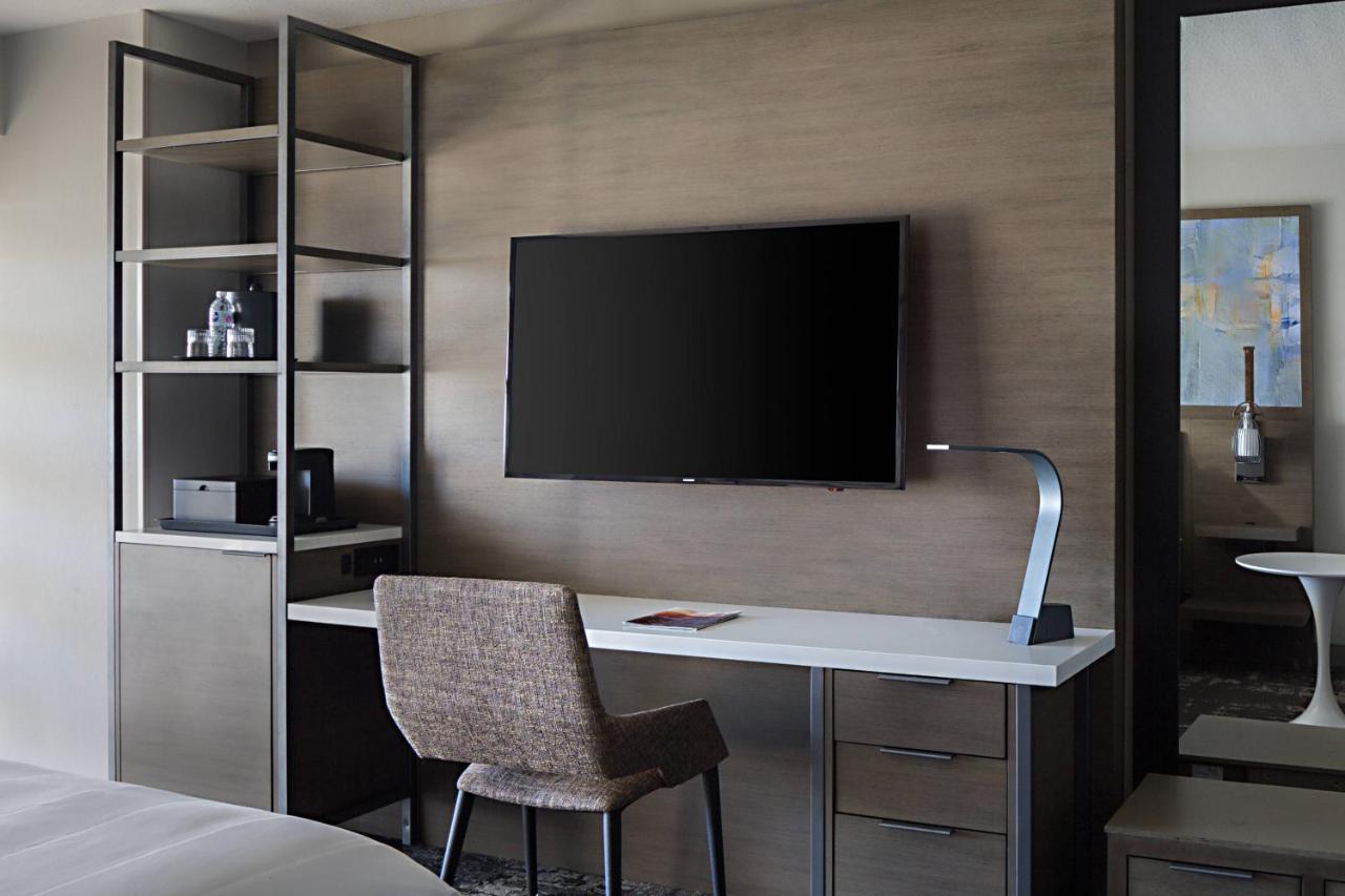 King Room with Lake View and Balcony at Marriott Dallas Las Colinas