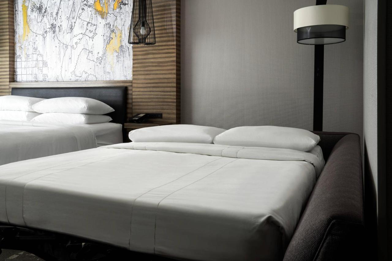 Standard Room - Concierge Level at Marriott Indianapolis North