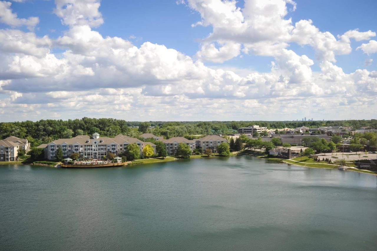 Guest room, 1 King, Sofa bed, Lake view, Balcony at Marriott Indianapolis North