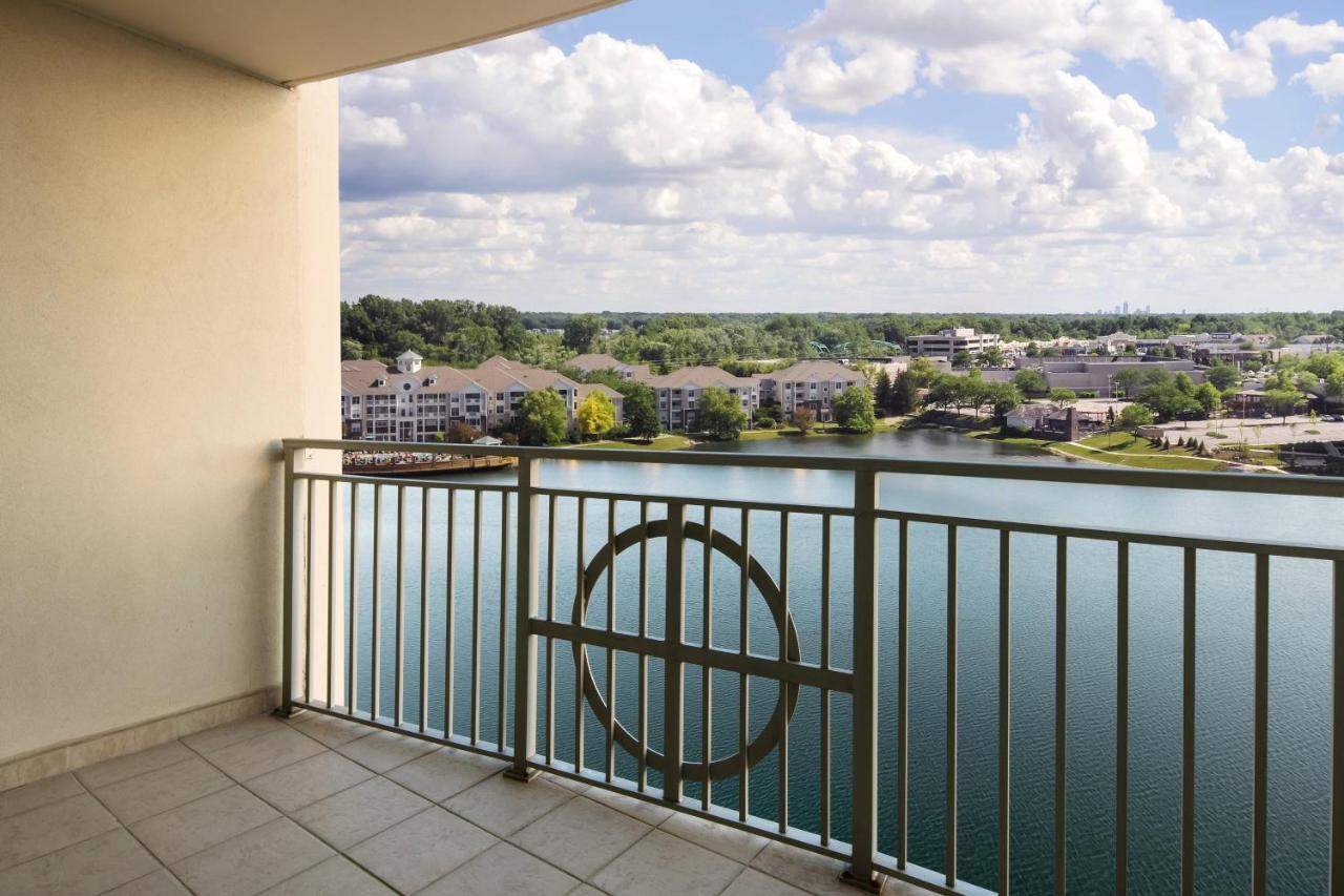 Guest room, 1 King, Sofa bed, Lake view, Balcony at Marriott Indianapolis North