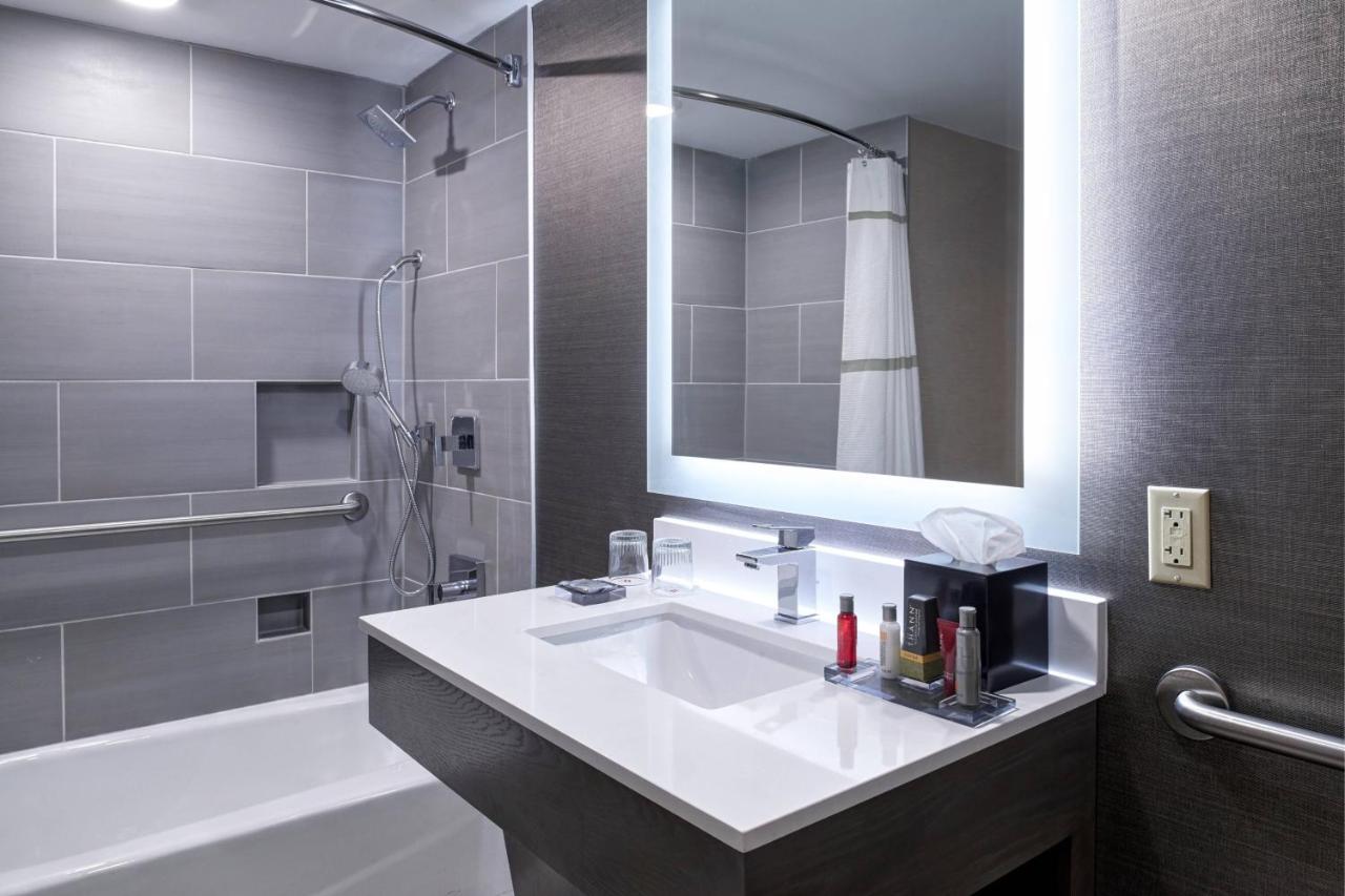 Standard Room - Concierge Level at Marriott Indianapolis North