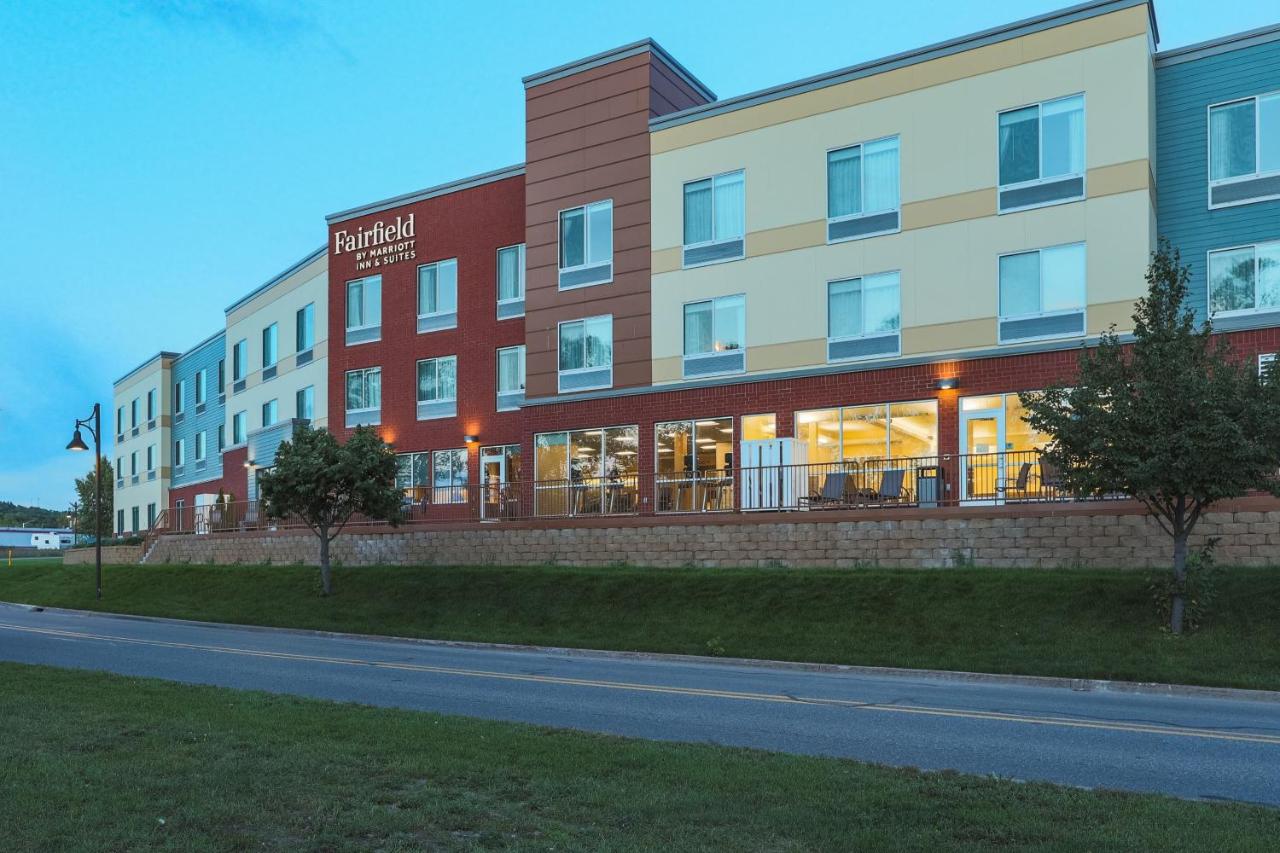 | Fairfield Inn & Suites Marquette