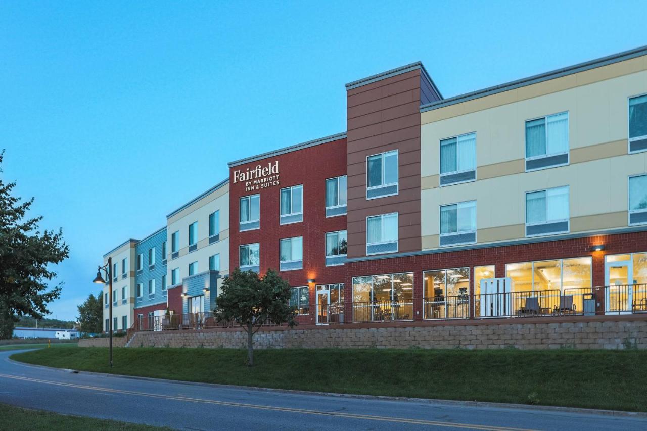 | Fairfield Inn & Suites Marquette