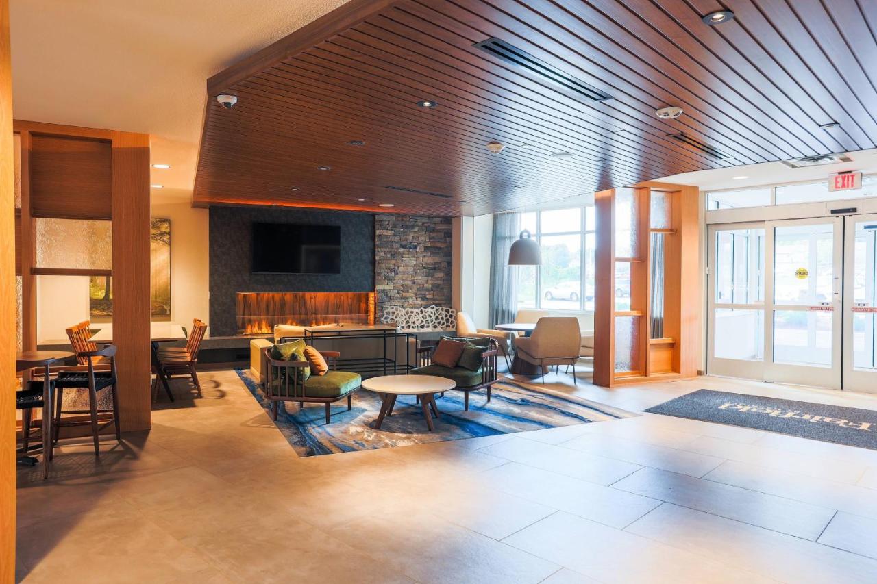 | Fairfield Inn & Suites Marquette