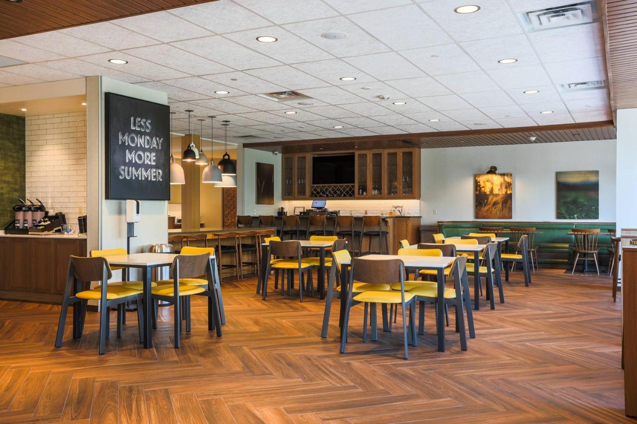 | Fairfield Inn & Suites Marquette