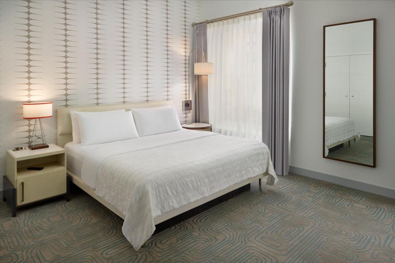 Deluxe, Guest room, 2 Queen, Corner room at Le Méridien Tampa, The Courthouse
