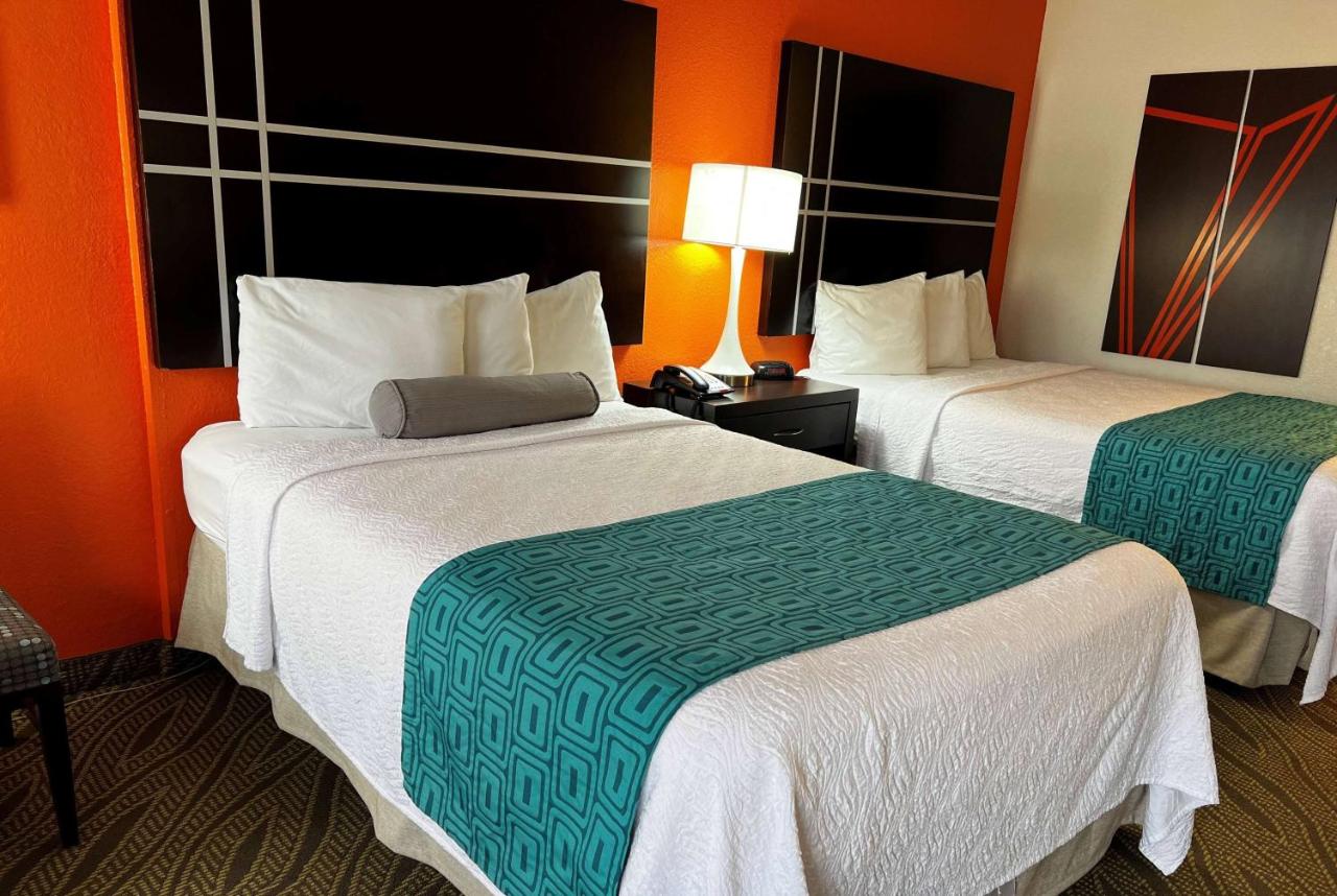 | Howard Johnson Houston Heights - Downtown