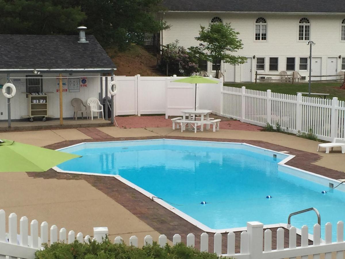 | Merrill Farm Inn