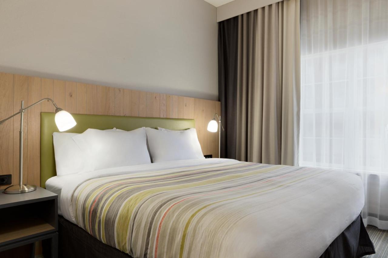 King Suite at Country Inn & Suites by Radisson, Jackson, TN