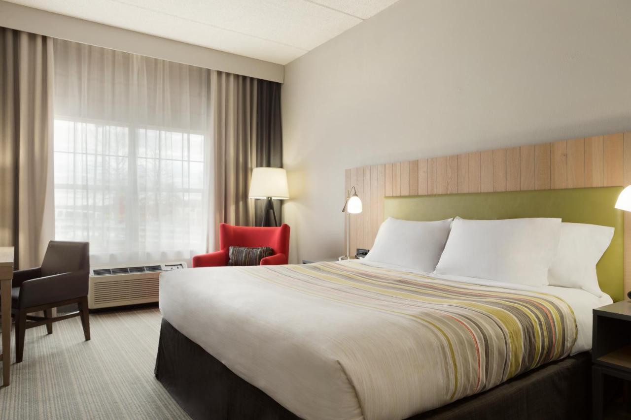 King Suite at Country Inn & Suites by Radisson, Jackson, TN