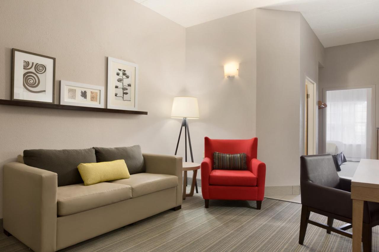 King Suite at Country Inn & Suites by Radisson, Jackson, TN