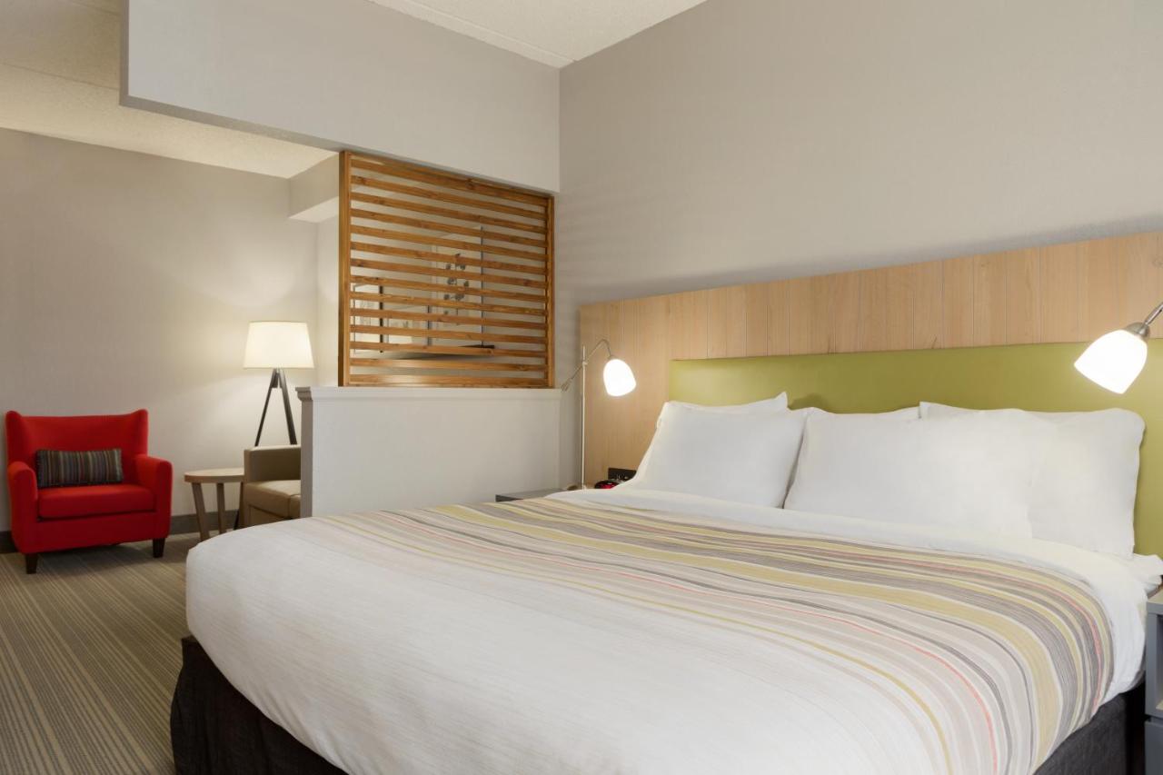 King Suite at Country Inn & Suites by Radisson, Jackson, TN