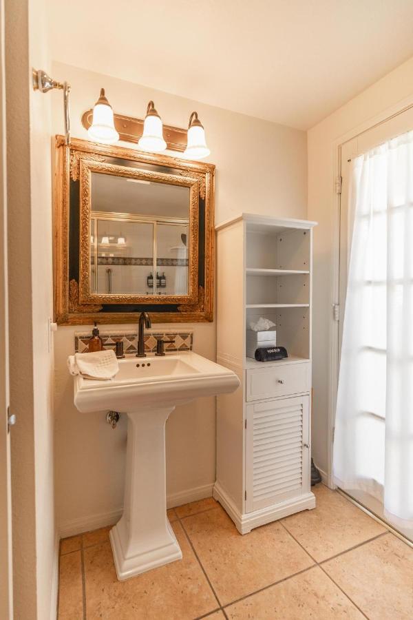  | Old Ranch Inn - Adults Only 21 & Up