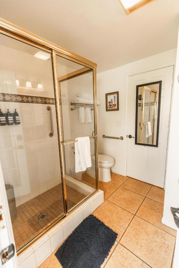  | Old Ranch Inn - Adults Only 21 & Up