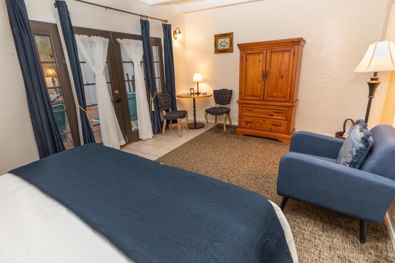  | Old Ranch Inn - Adults Only 21 & Up