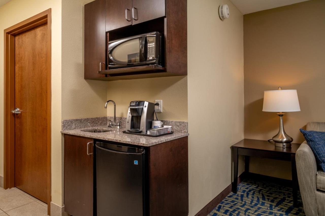Double Room with Two Double Beds - Disability Access at Holiday Inn Express & Suites Lebanon by IHG