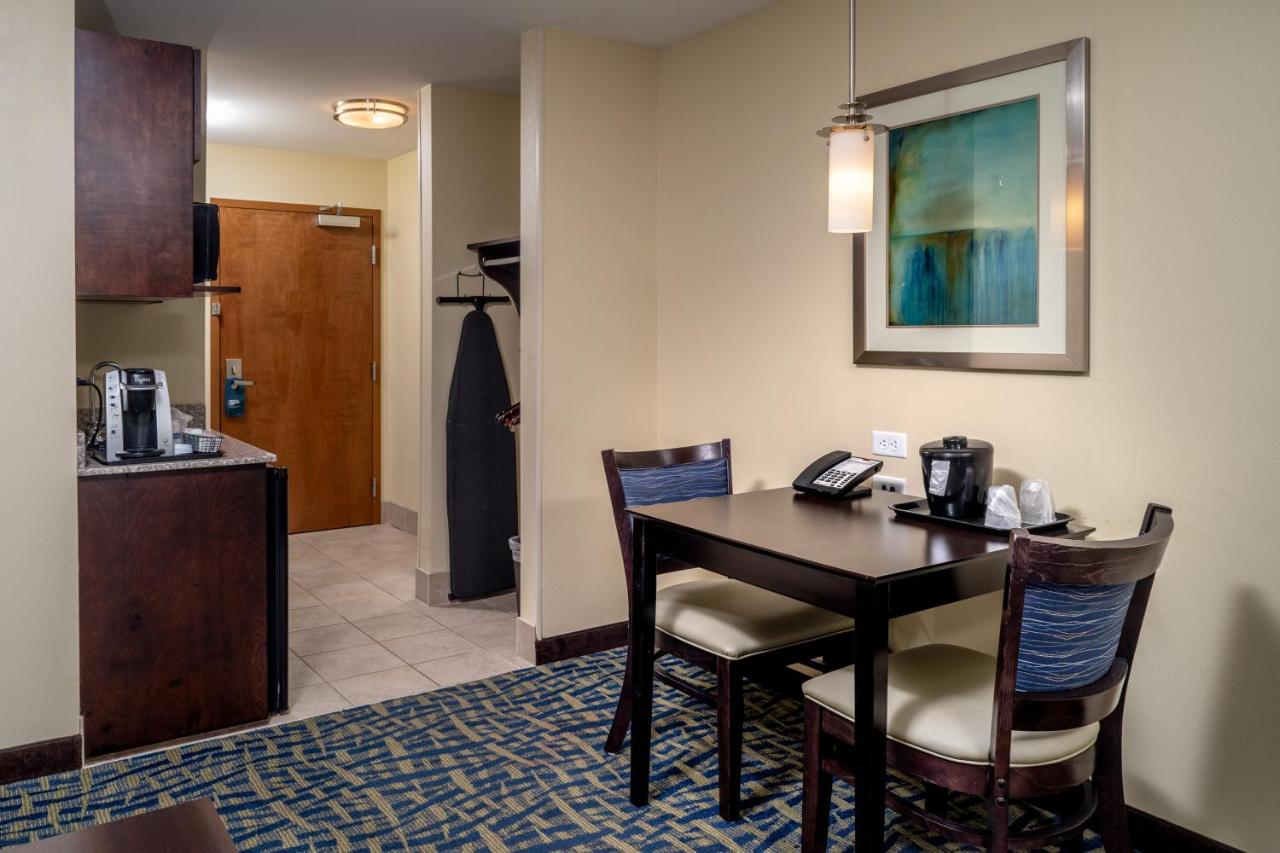 King Suite at Holiday Inn Express & Suites Lebanon by IHG