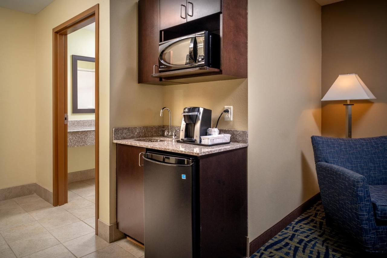 Suite - Disability Access Hearing Accessible at Holiday Inn Express & Suites Lebanon by IHG
