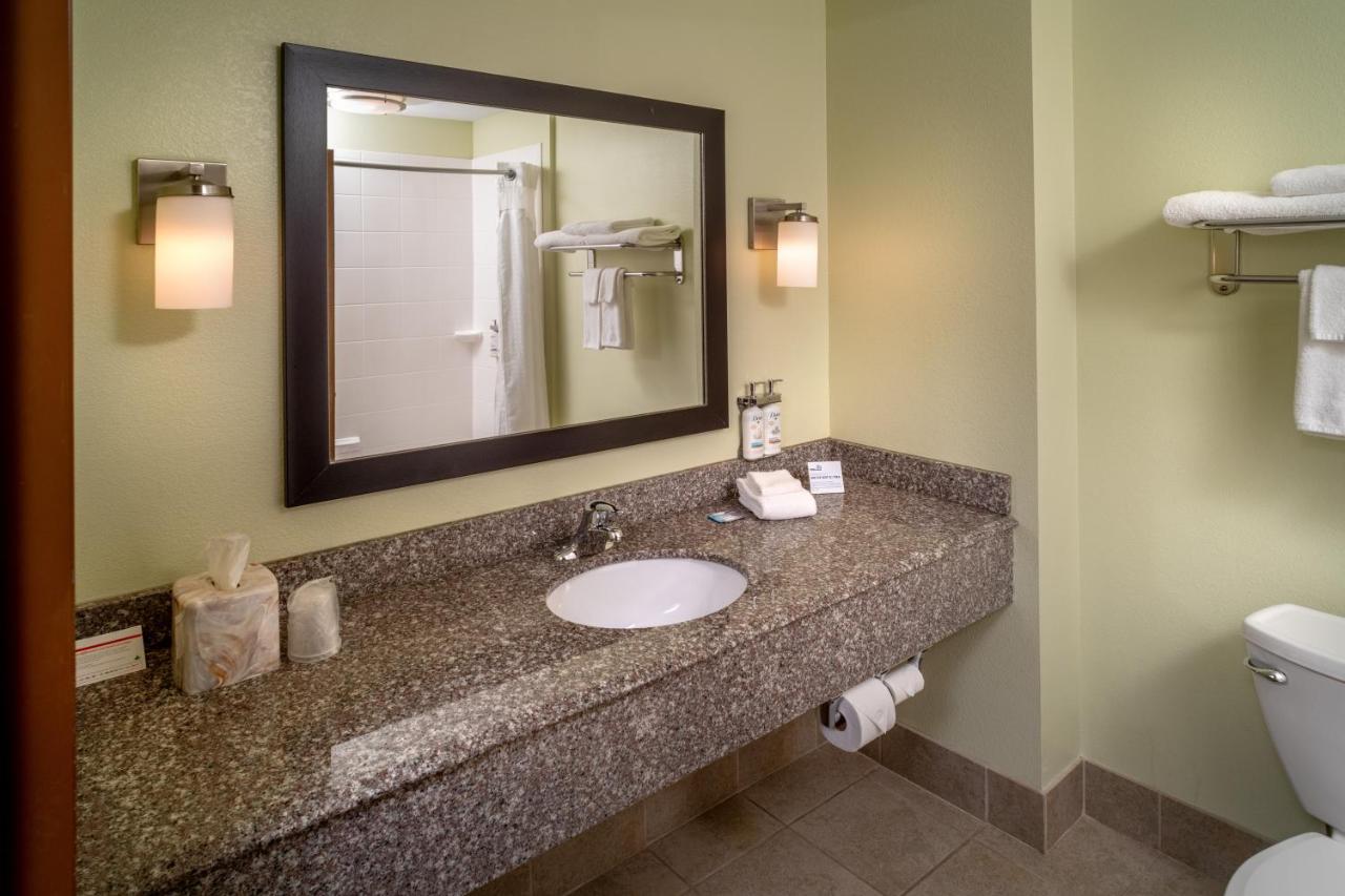 Double Room with Two Double Beds - Disability Access at Holiday Inn Express & Suites Lebanon by IHG