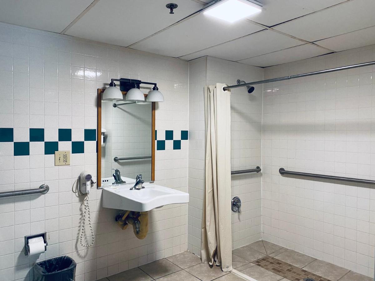  | Excel Inn & Suites