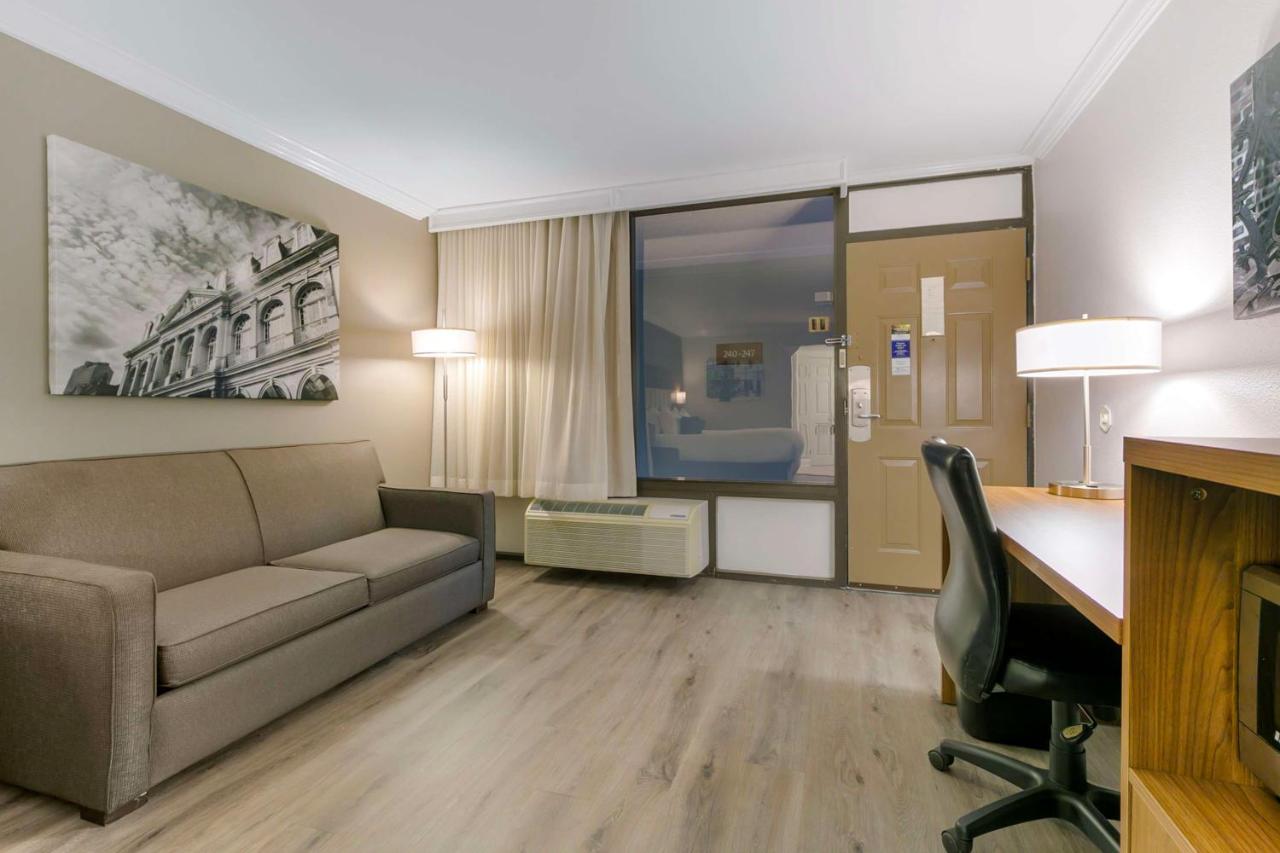 King Room with Sofa Bed - Non-Smoking at Best Western Plus Westbank