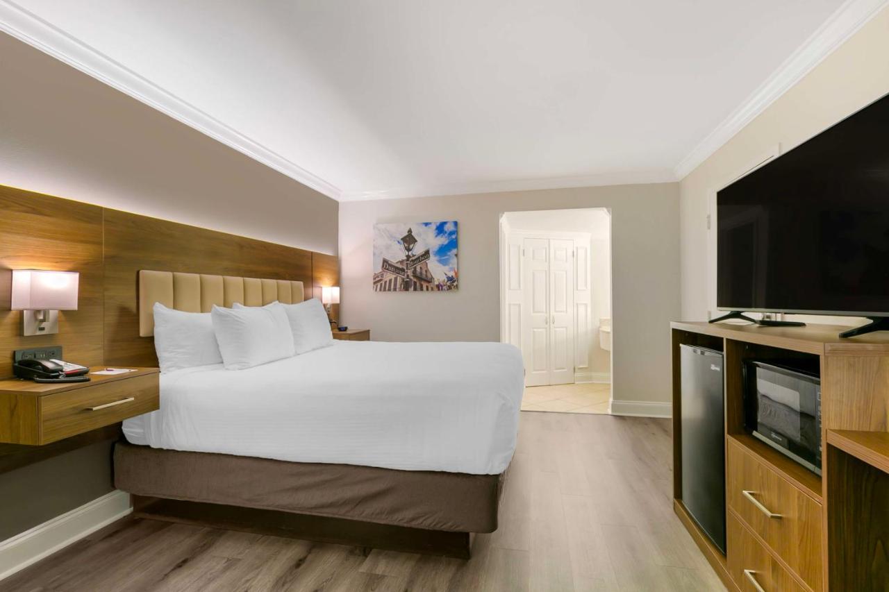 King Room - Non-Smoking at Best Western Plus Westbank