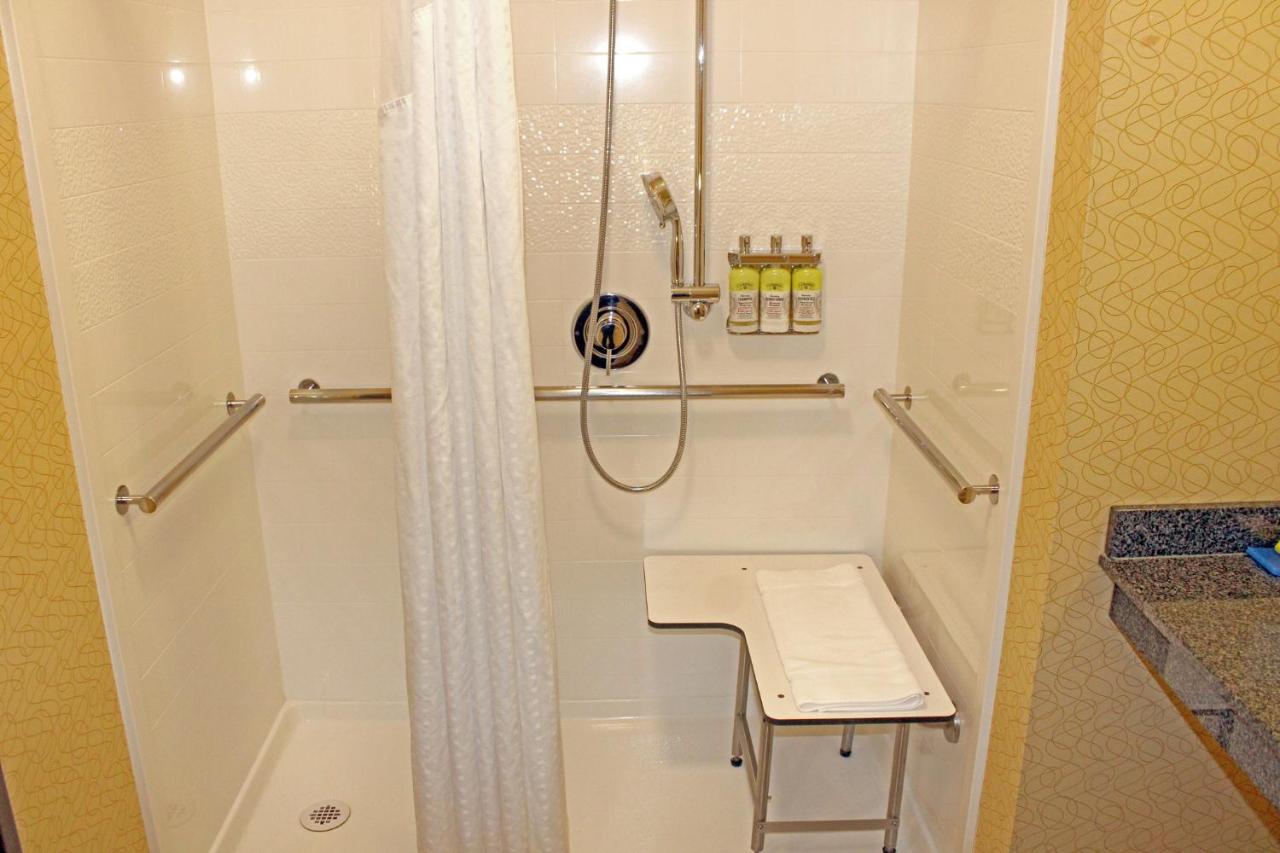  | Holiday Inn Express & Suites Bakersfield Airport, an IHG Hotel