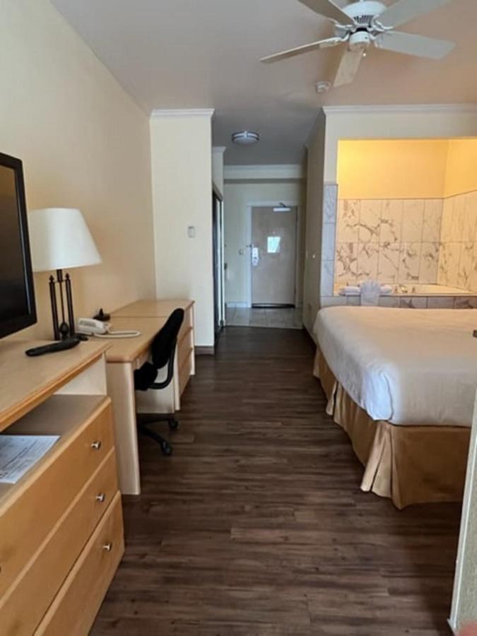 King Spa Room - First Floor - Pet Friendly at Lighthouse Suites Inn