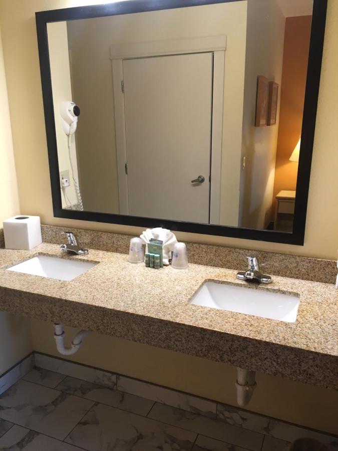 King Room at Lighthouse Suites Inn