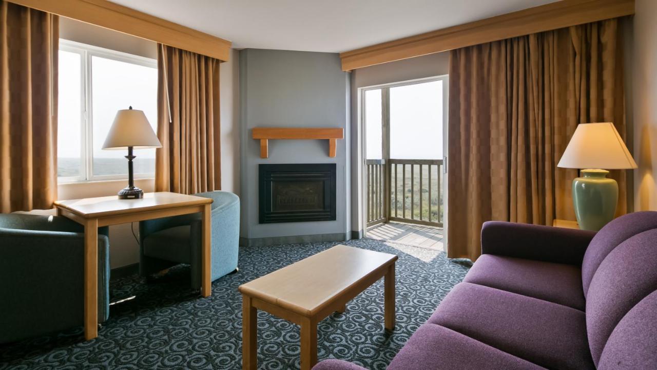 Corner King Room with Ocean View at Lighthouse Suites Inn