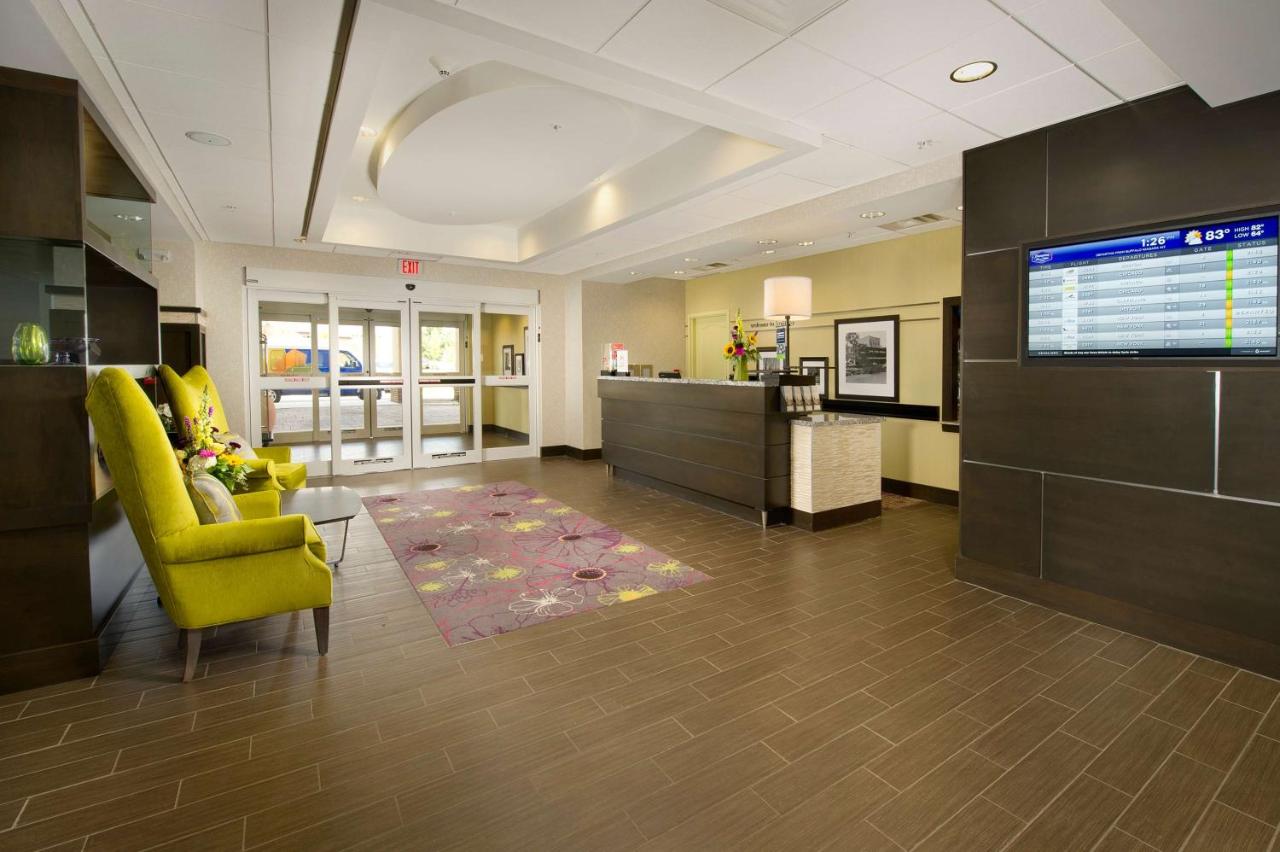 | Hampton Inn & Suites - Buffalo Airport