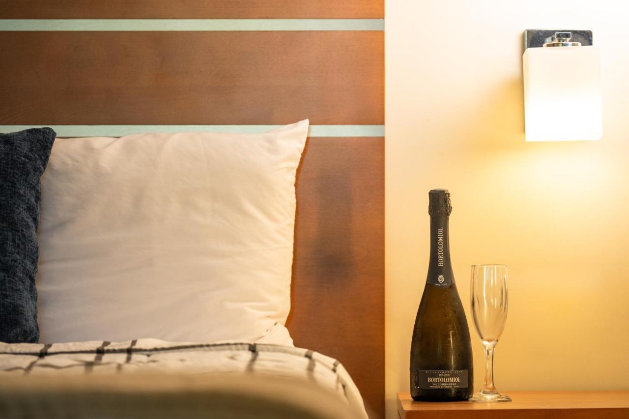 | Lemon Tree Inn