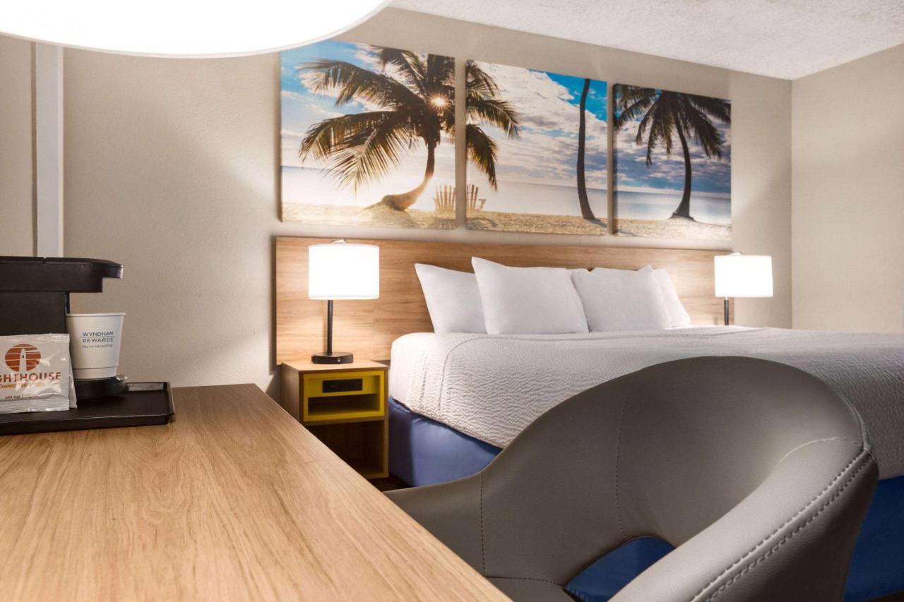 King Room - Non-Smoking at Days Inn by Wyndham Miami Airport North