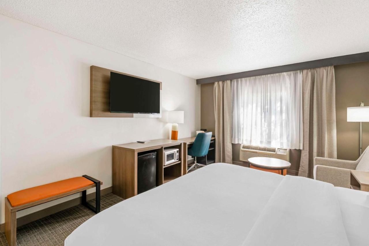 | Comfort Inn & Suites