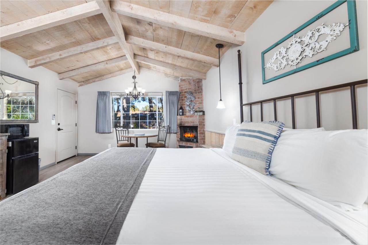 | Sky Ranch Lodge