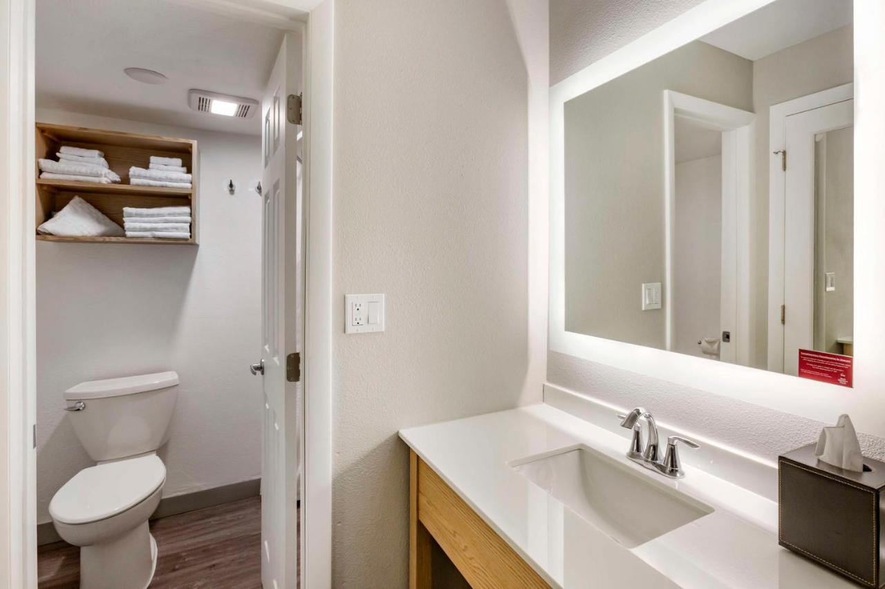 Queen Room with Two Queen Beds - Pet-friendly at Best Western Plus Butte Plaza Inn