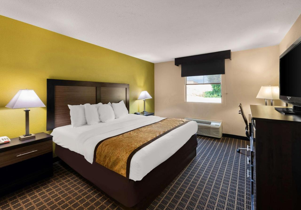 King Room - Non-Smoking at Best Western Adena Inn