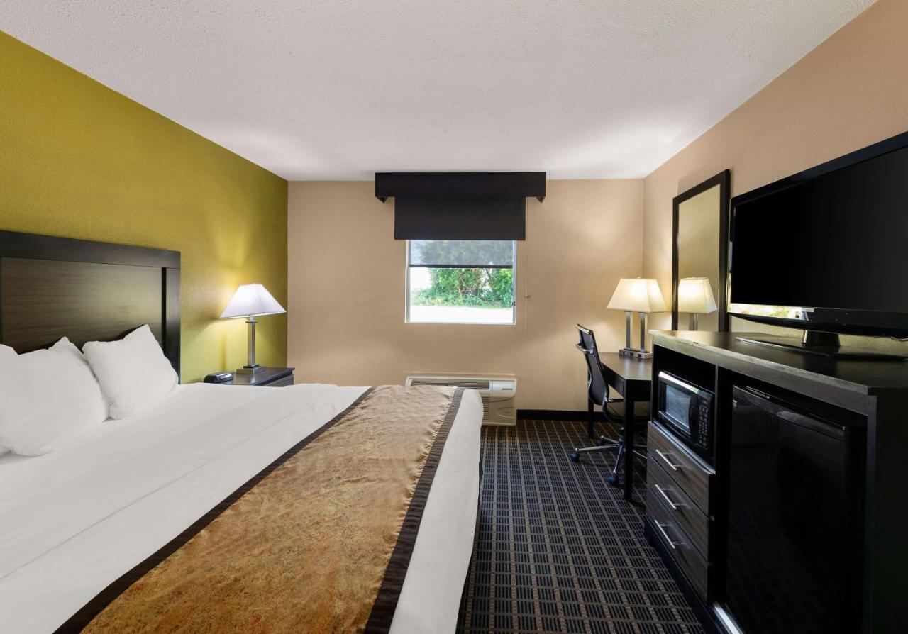 King Room - Non-Smoking at Best Western Adena Inn